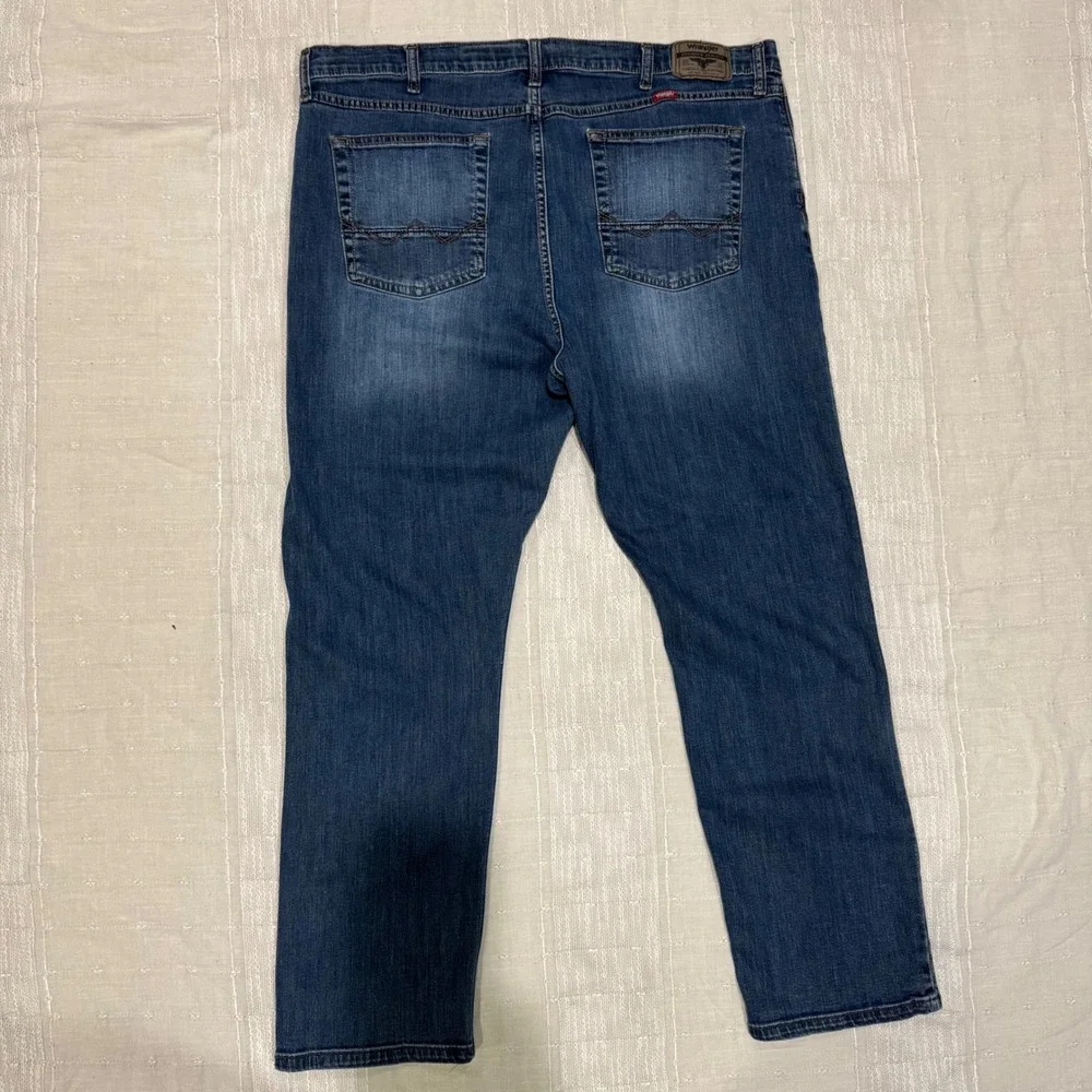 Wrangler Premium Quality Mens Slim Straight Jeans 42x30 Medium Wash Utility Blue
